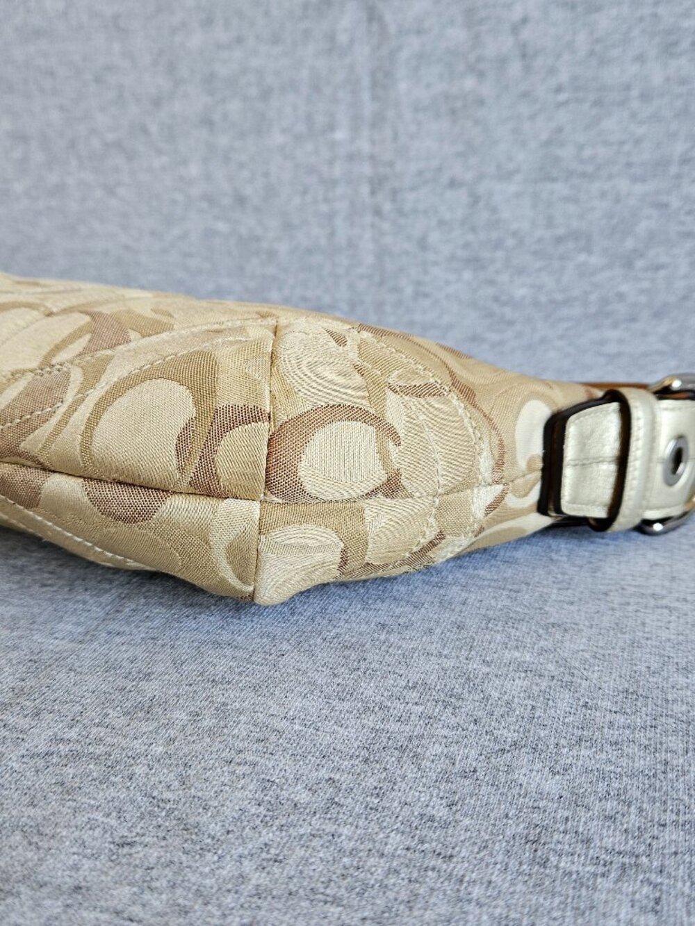 Coach Vintage Signature Small Soho Hobo Shoulder Bag Gold Metallic Optic C Y2K - Picture 6 of 16